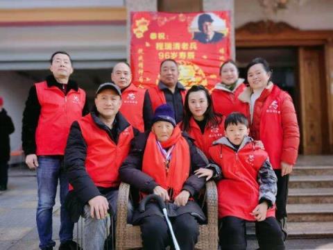 志愿者关爱老兵